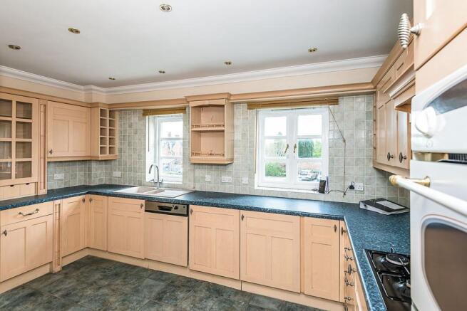 Kitchen / Dining Roo