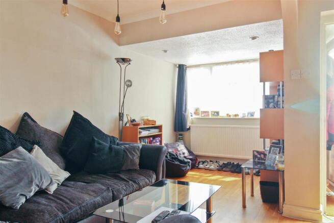 Darrell Close lounge.JPG