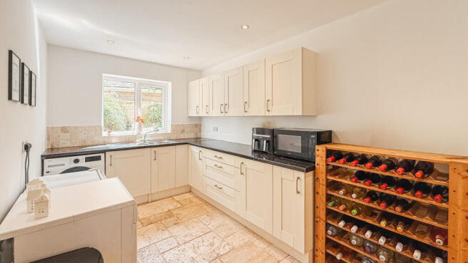 5 bed Detached for sale Image 12