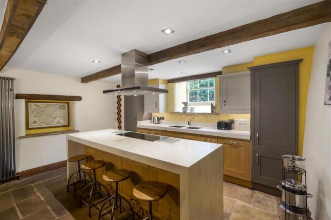 5 bed Detached for sale Image 4