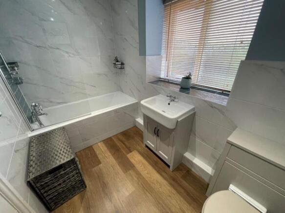 Family Bathroom2.jpg