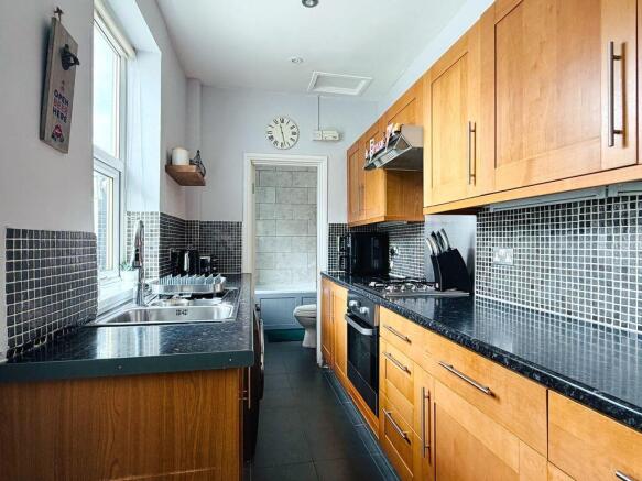 2 bed Terraced for sale Image 8