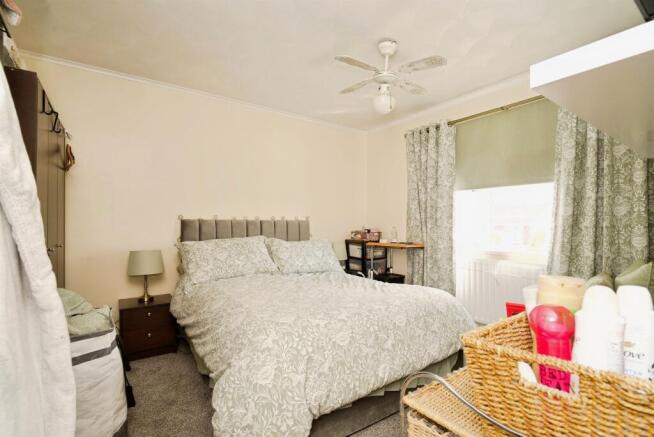 3 bed Semi-Detached for sale Image 7