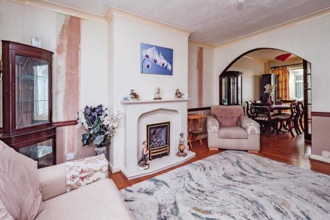 4 bed Semi-Detached for sale Image 4