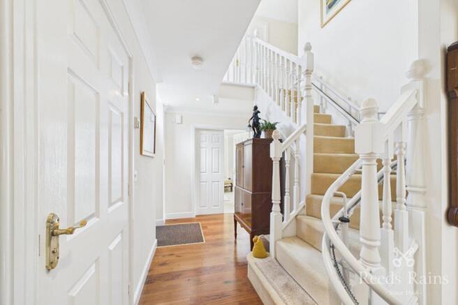 5 bed Detached for sale Image 5