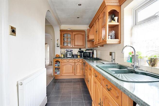 Kitchen 2.jpg
