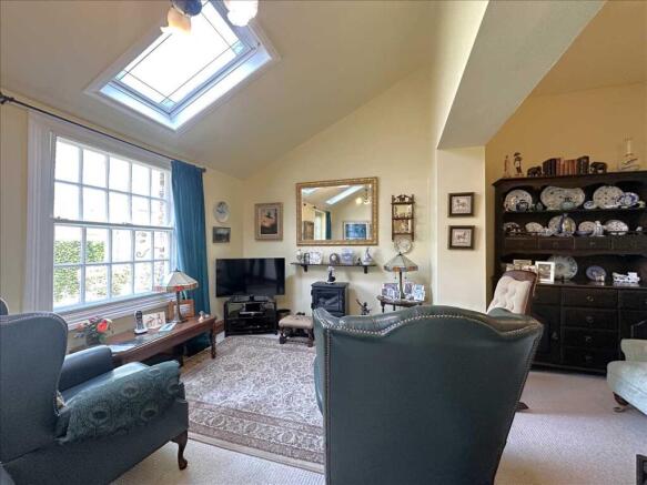 2 bed Flat for sale Image 7