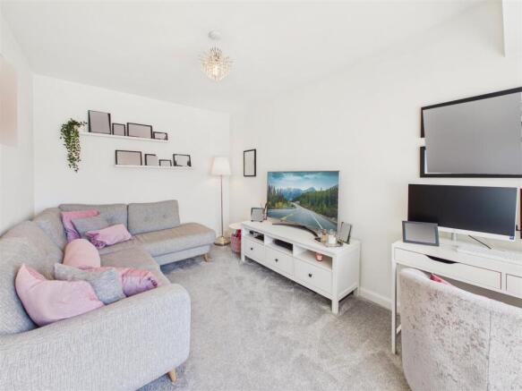 4 bed Detached for sale Image 6