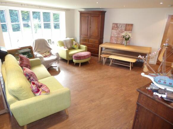 Lounge/Dining Room