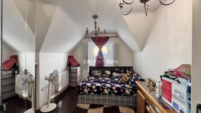 Bedroom1 pic 1.jpeg