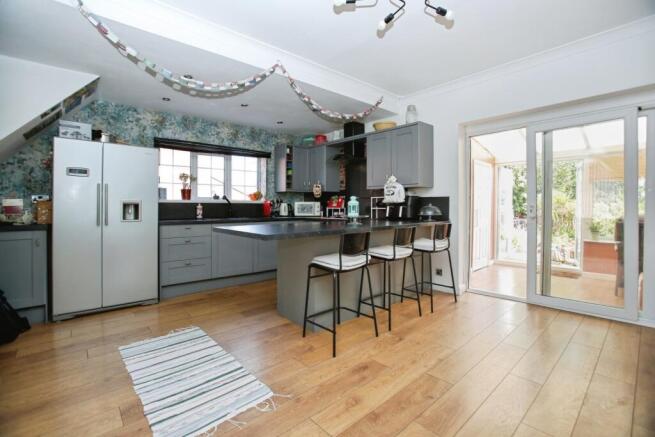 3 bed Semi-Detached for sale Image 8