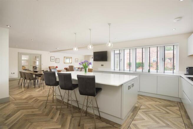 4 bed Detached for sale Image 6