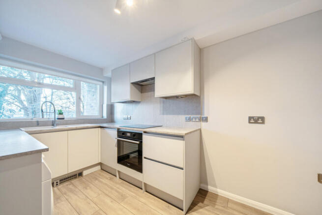 1395996-8-695be09...