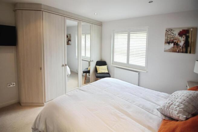 2 bed Flat for sale Image 10