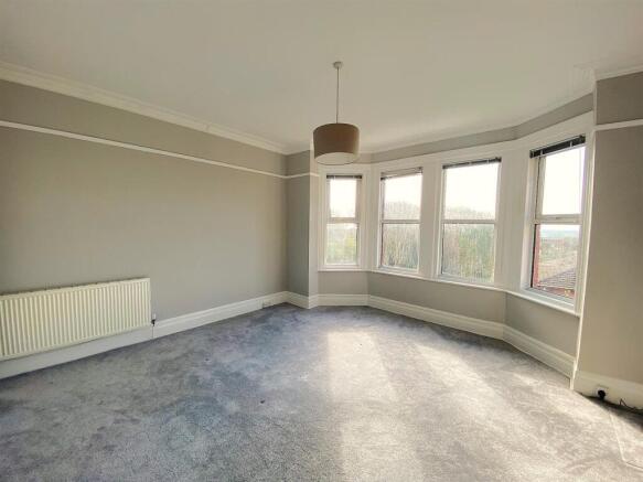 122 Dorset Rd - Lounge2.jpg