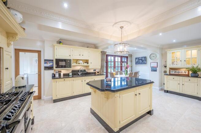 Kitchen breakfast room