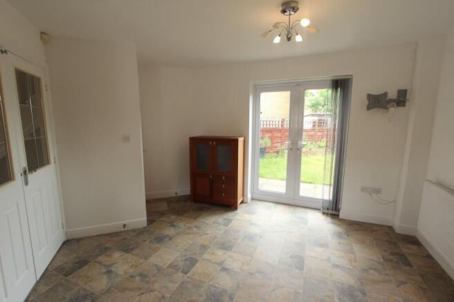 3 bed Semi-Detached to rent Image 5