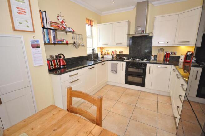 KITCHEN/BREAKFAST ROOM
