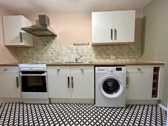 10 Townsend Close kitchen.jpg