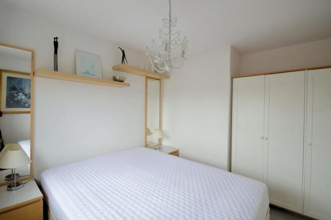 Bedroom 2 image 2