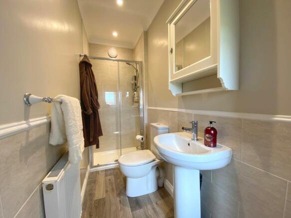 Ensuite to Bed 3