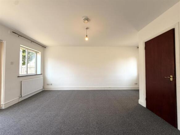 2 bed Terraced to rent Image 9