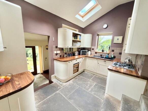 2 bed Detached for sale Image 8