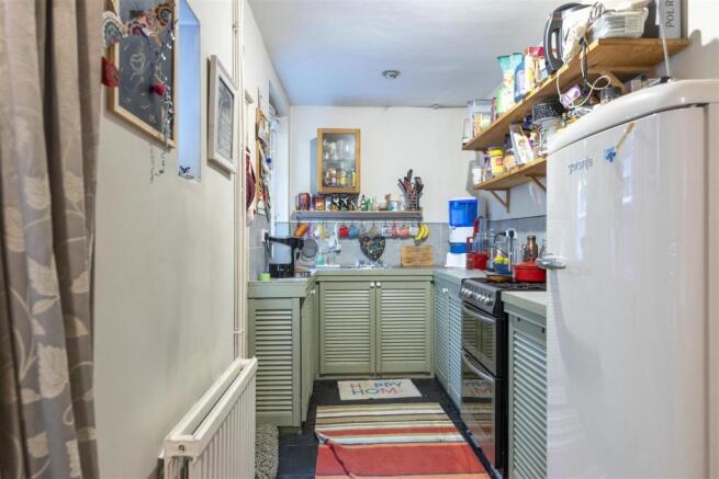 FITTED KITCHEN