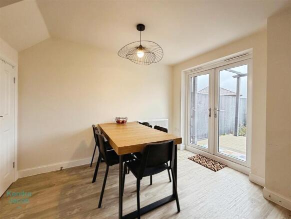 3 bed Semi-Detached for sale Image 6