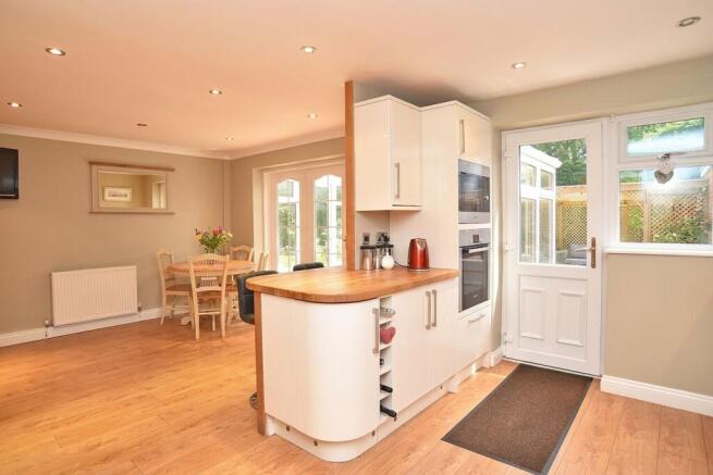 4 bed Detached for sale Image 7