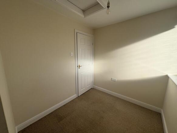 3 bed Apartment to rent Image 8