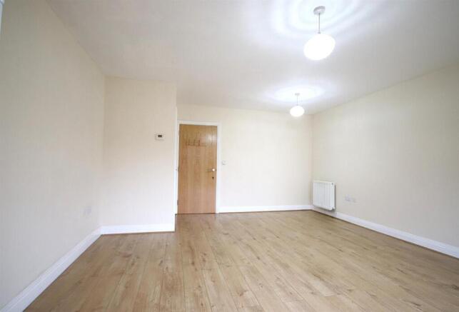 Simpson Close, Maidenhead photo 4