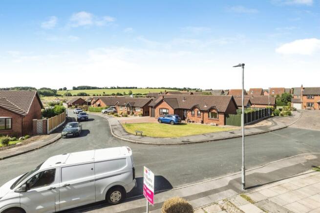 3 bed Semi-Detached for sale Image 10