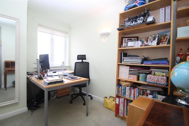 2 bed Flat for sale Image 6