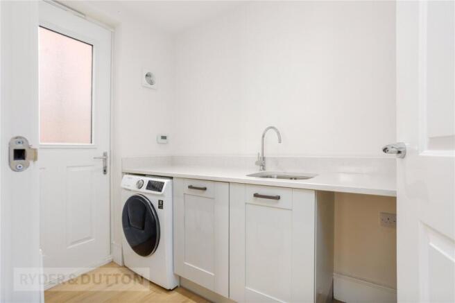 4 bed Detached for sale Image 10