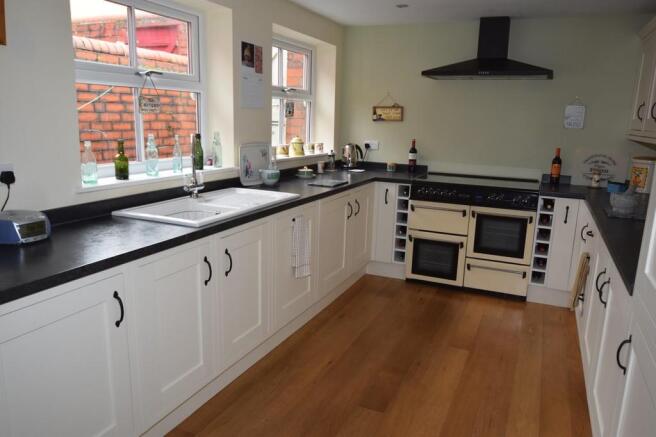 KITCHEN DINER