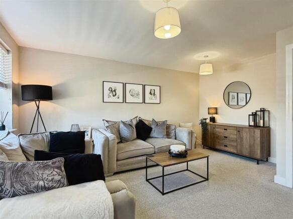 3 bed Semi-Detached for sale Image 5
