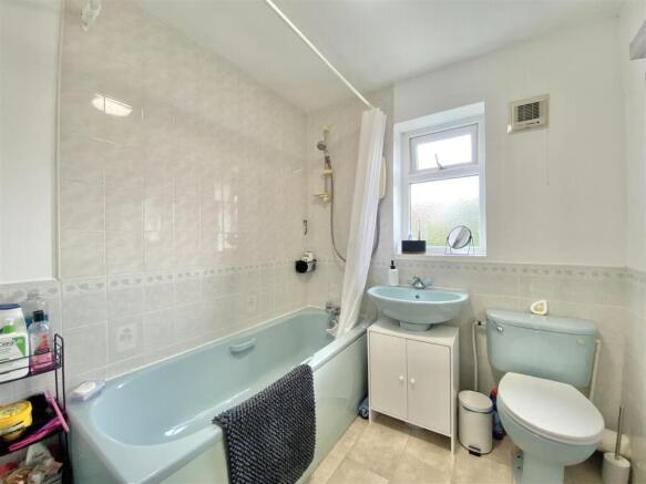 1 bed Semi-Detached to rent Image 7