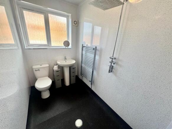 2 bed Flat for sale Image 12