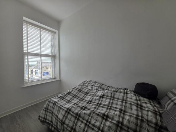 2 bed Terraced to rent Image 4