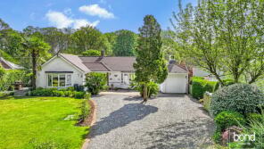 Kingsteps, Moor Hall Lane, Bicknacre, Chelmsford CM3 4ER