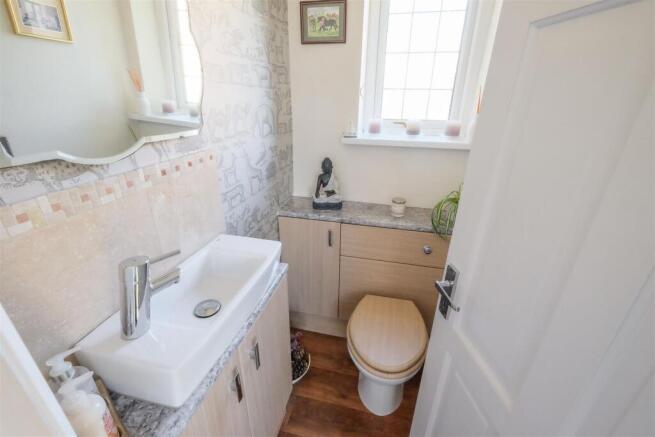 4 bed Detached for sale Image 12