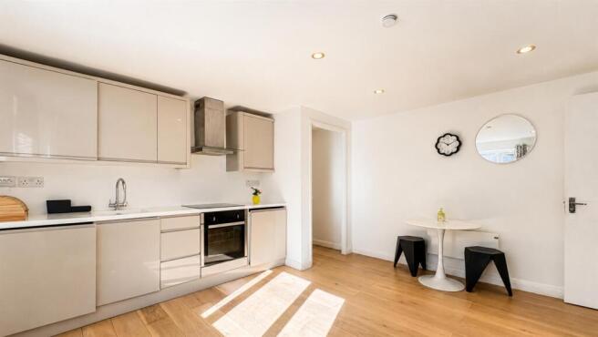 Jade Close, 1 bed For Sale By Barrain London Estat
