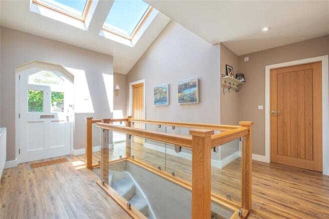5 bed Detached for sale Image 9