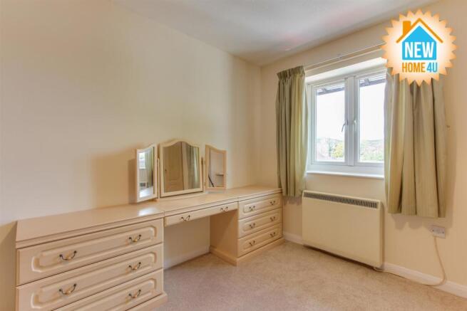 MAIN BEDROOM: