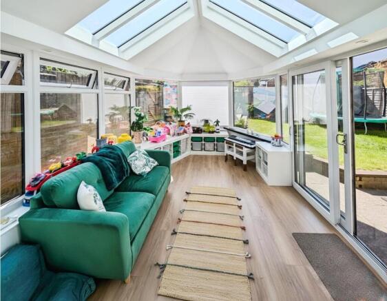 9 Templar Road conservatory a.jpg