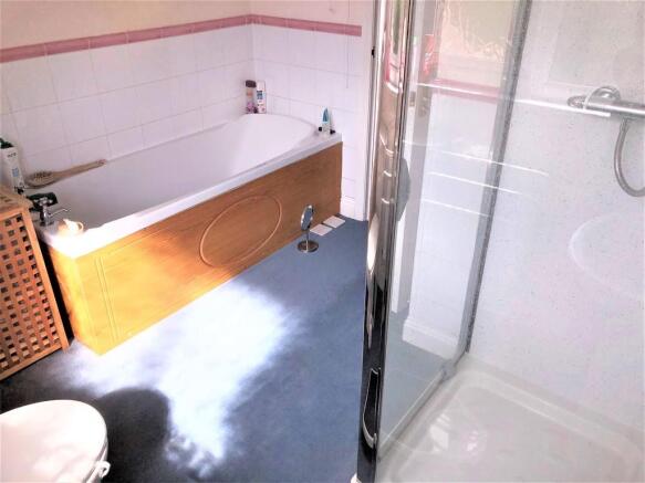 Family Bathroom 