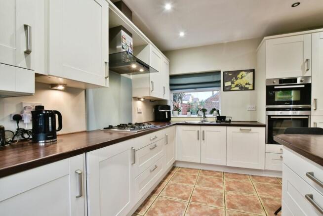 Dalveen Drive, Timperley, Altrincham, Greater Manchester, WA15 photo 4