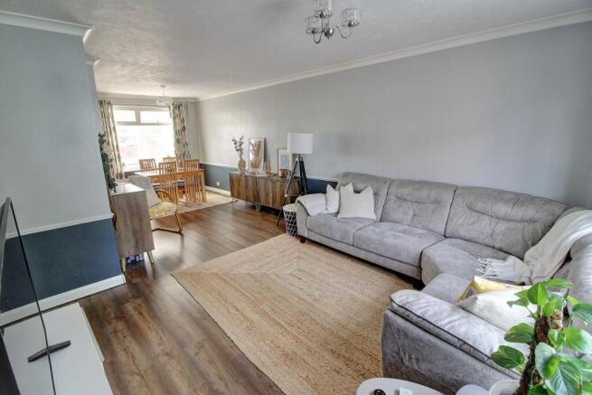 10. Lounge/Dining Room