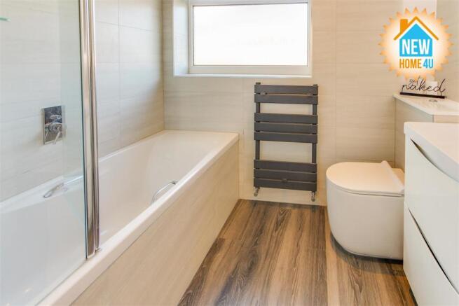 FAMILY BATHROOM: